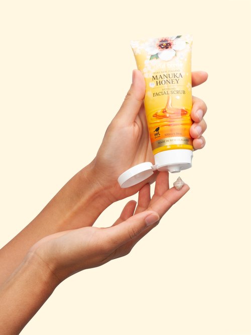 Manuka Honey Refining Facial Scrub